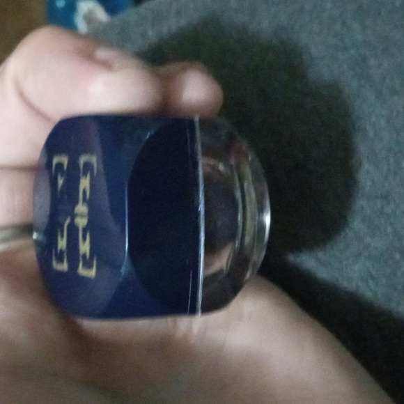 L.A. Colors - Iced Pigment Powder (Gleam), 0.11 oz and Sneaky Furless Eyeshadow - Picture 7 of 8